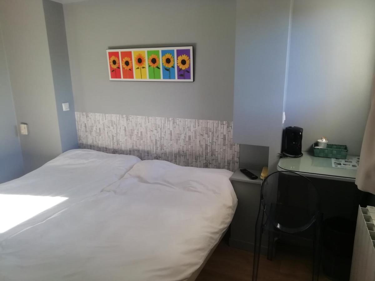 Hotel Evan Lempdes sur Allagnon ภายนอก รูปภาพ