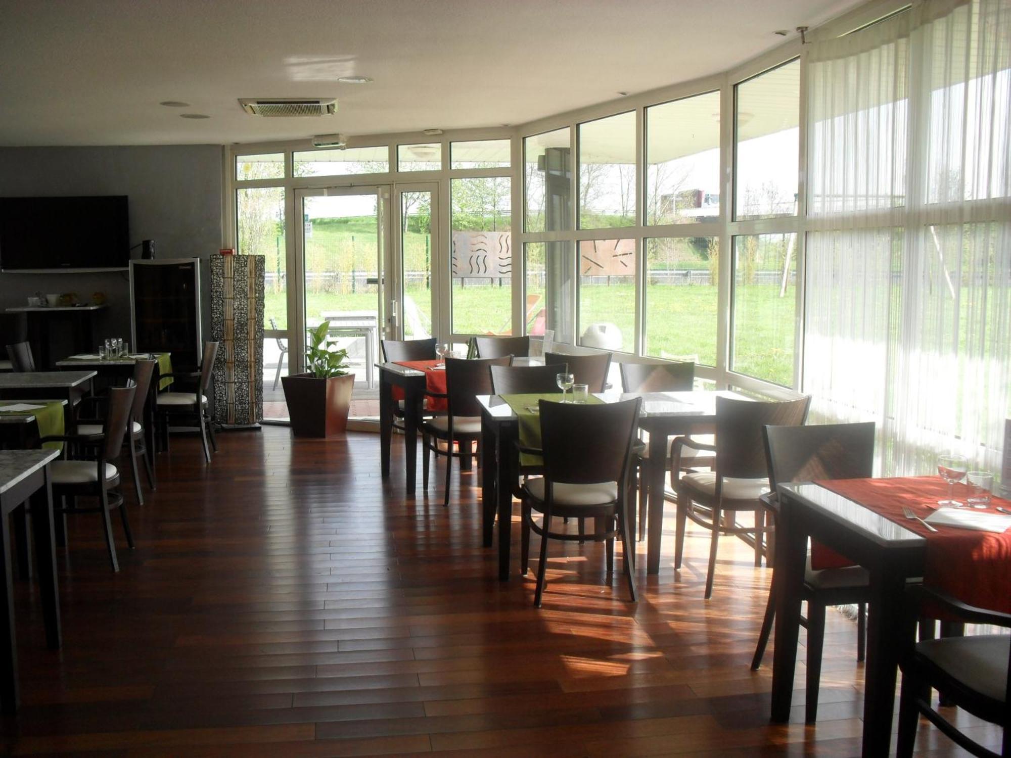 Hotel Evan Lempdes sur Allagnon ภายนอก รูปภาพ